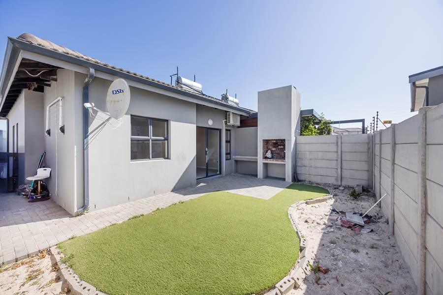 2 Bedroom Property for Sale in Parklands North Western Cape